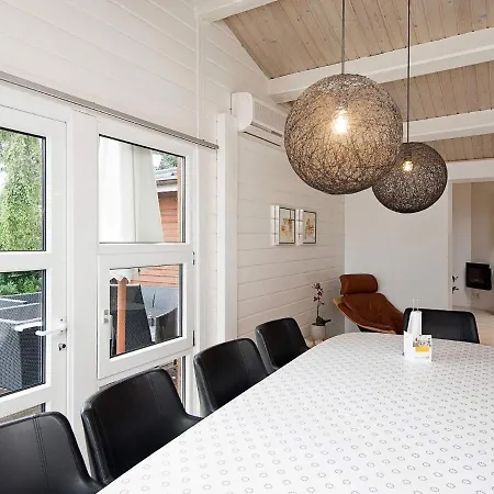 10 Person In Juelsminde *
