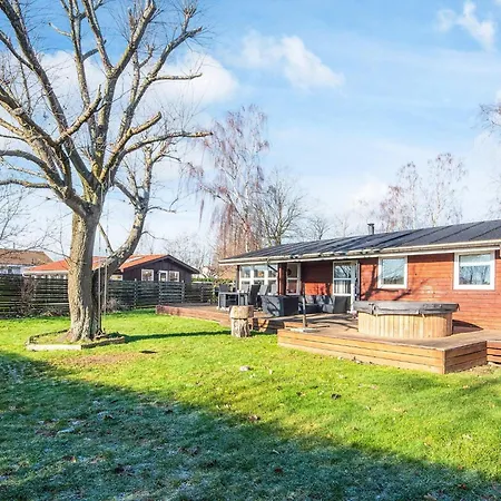 10 Person In Juelsminde Holiday home